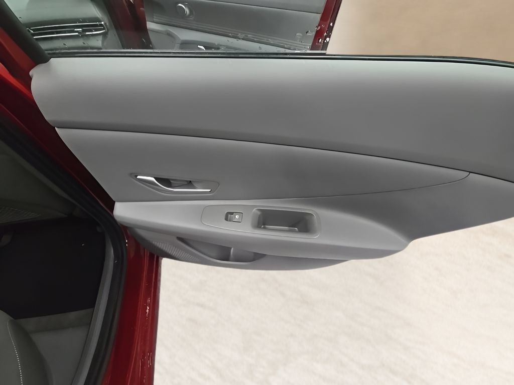 Used 2025 Hyundai Elantra SEL FWD image 21