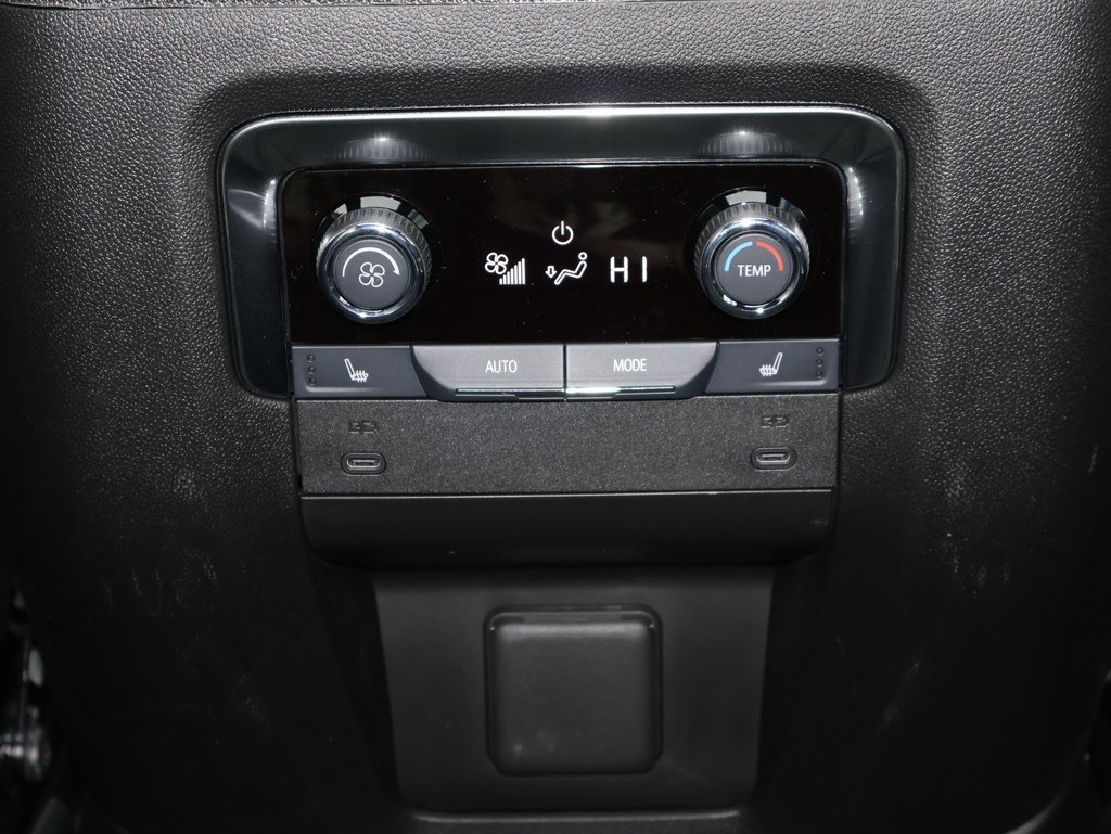 New 2025 Chevrolet Suburban High Country image 31