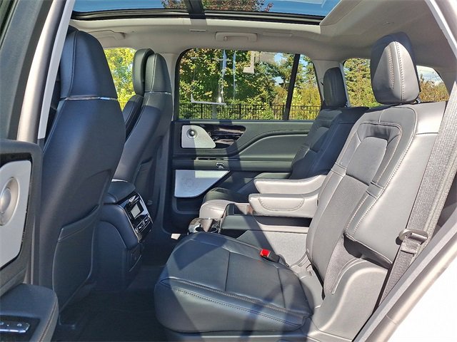 New 2026 Lincoln Aviator Reserve w/ Luxury Package image 5