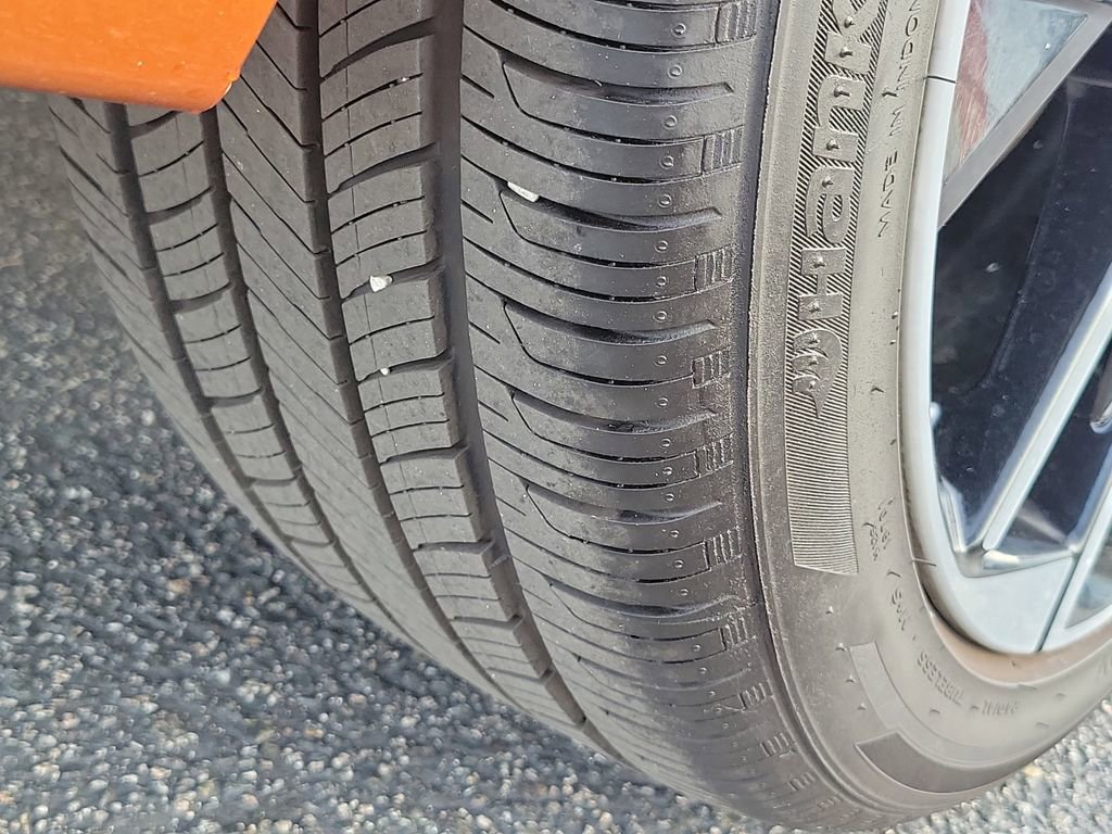 Certified 2025 Nissan Sentra SR image 29