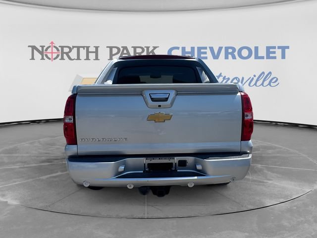 Used 2013 Chevrolet Avalanche LS RWD image 4