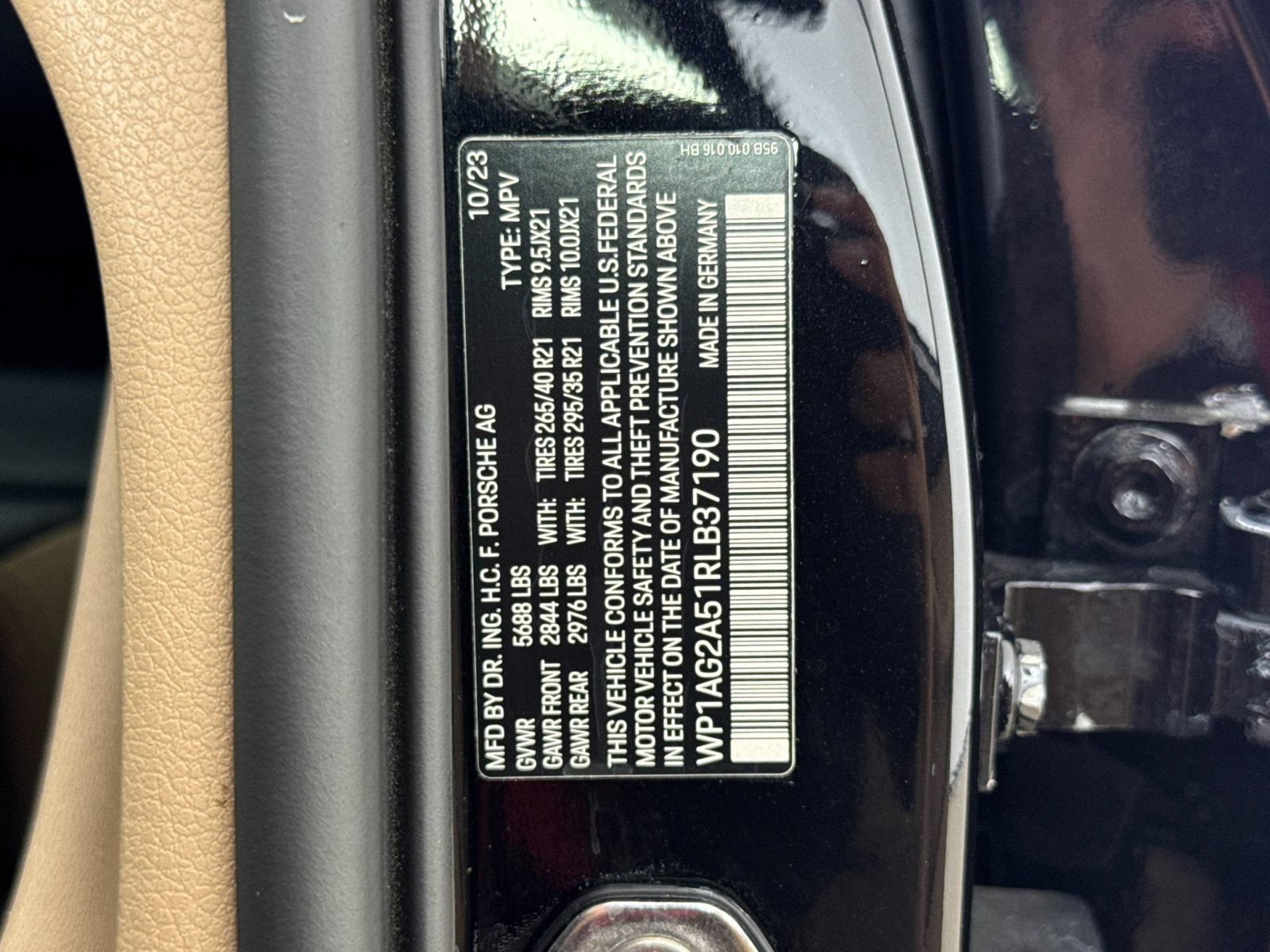 Certified 2024 Porsche Macan S AWD/4WD image 29
