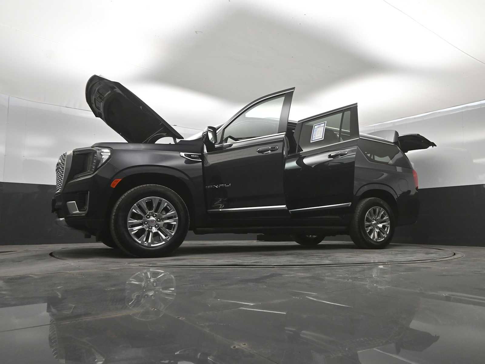 Used 2024 GMC Yukon XL Denali w/ Advanced Technology Package AWD/4WD image 48