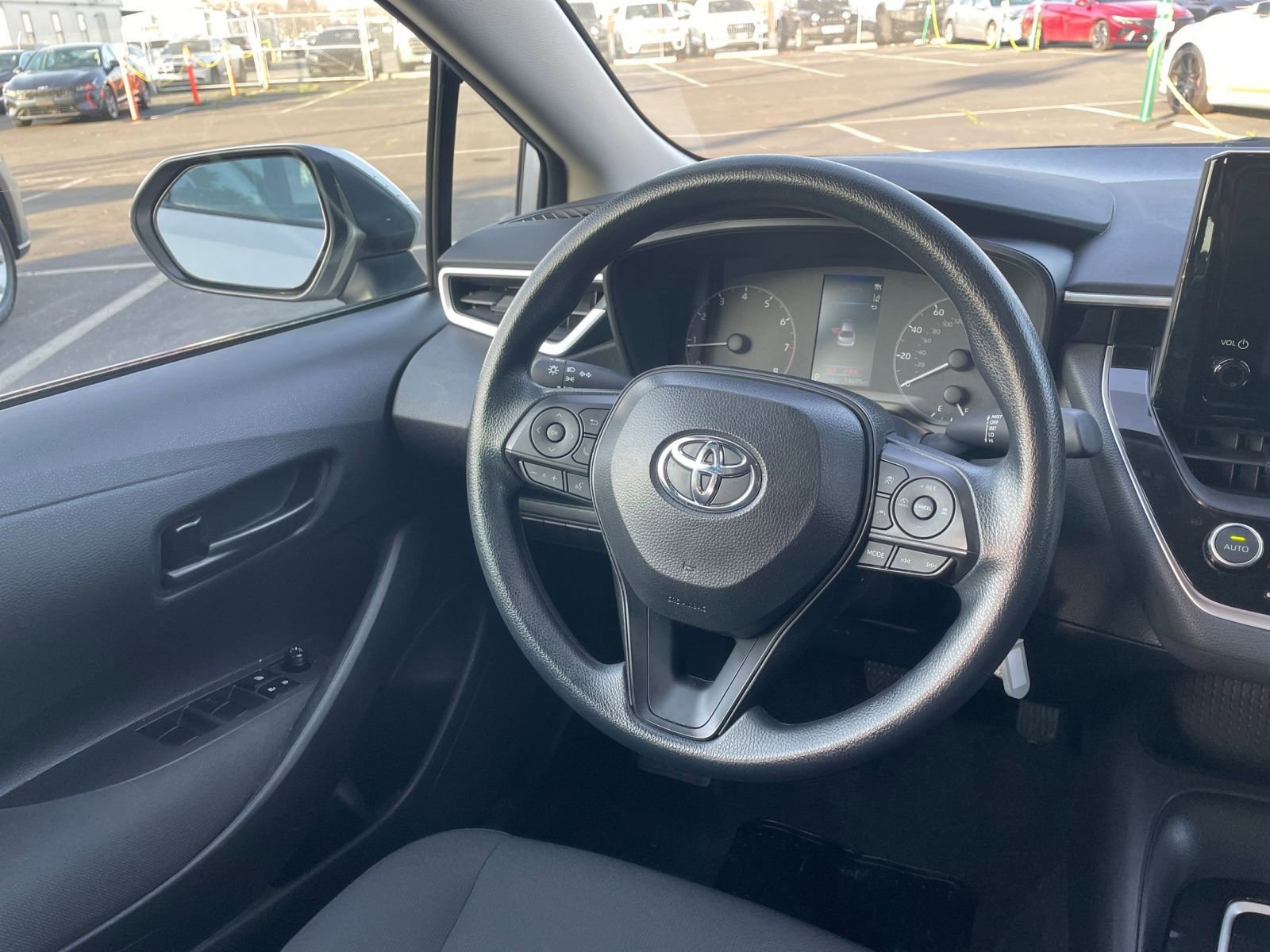 Used 2025 Toyota Corolla LE image 34