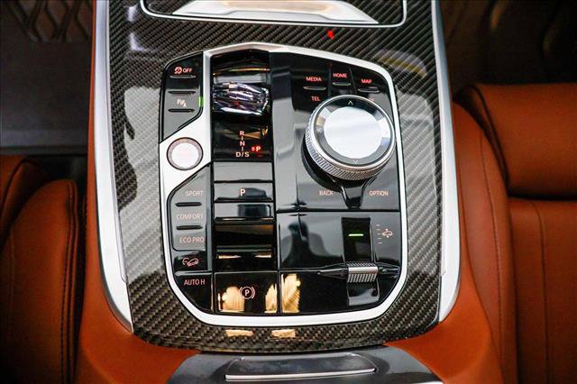 Used 2025 BMW X7 M60i w/ Executive Package image 19
