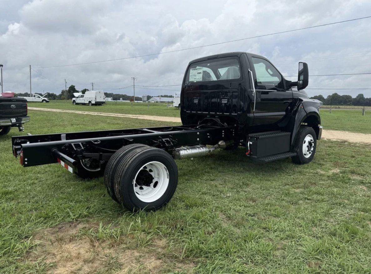 New 2025 Ford F650 2WD Regular Cab Super Duty image 5