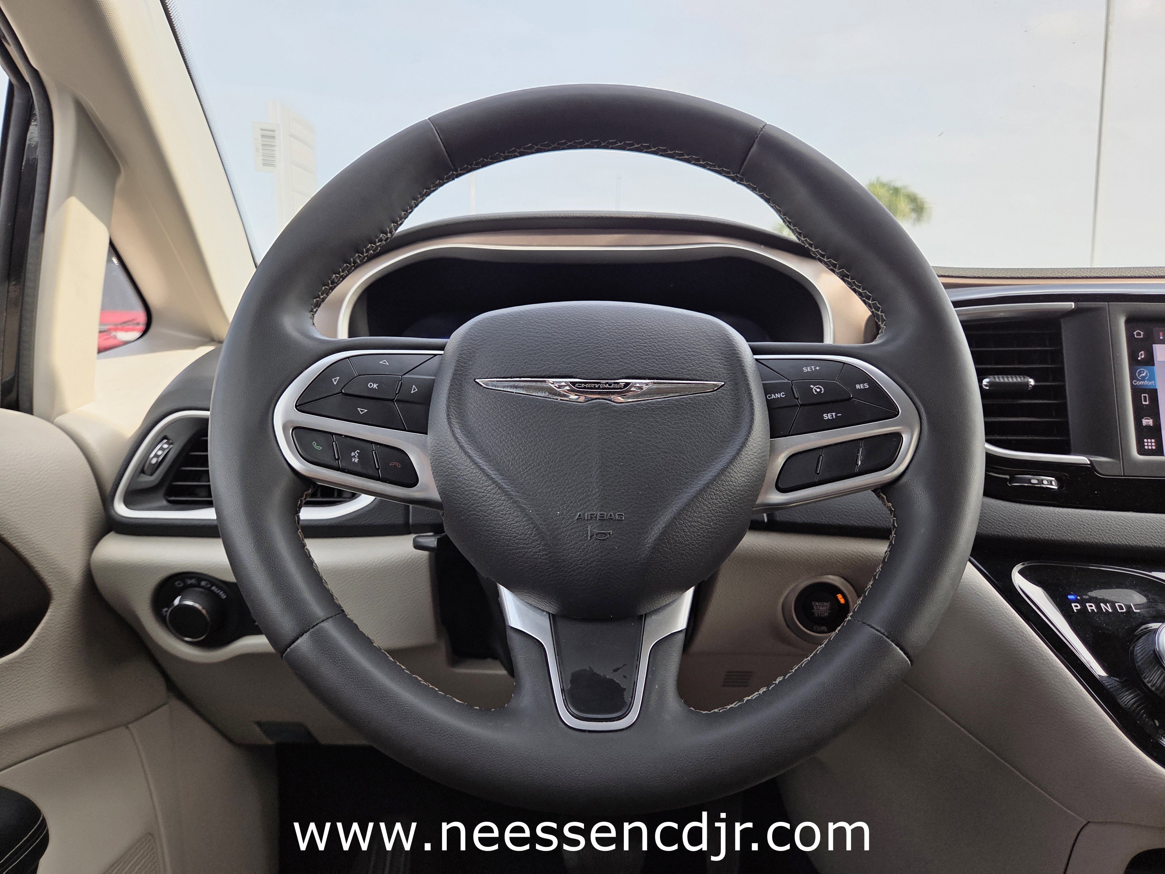 Used 2023 Chrysler Voyager LX image 11