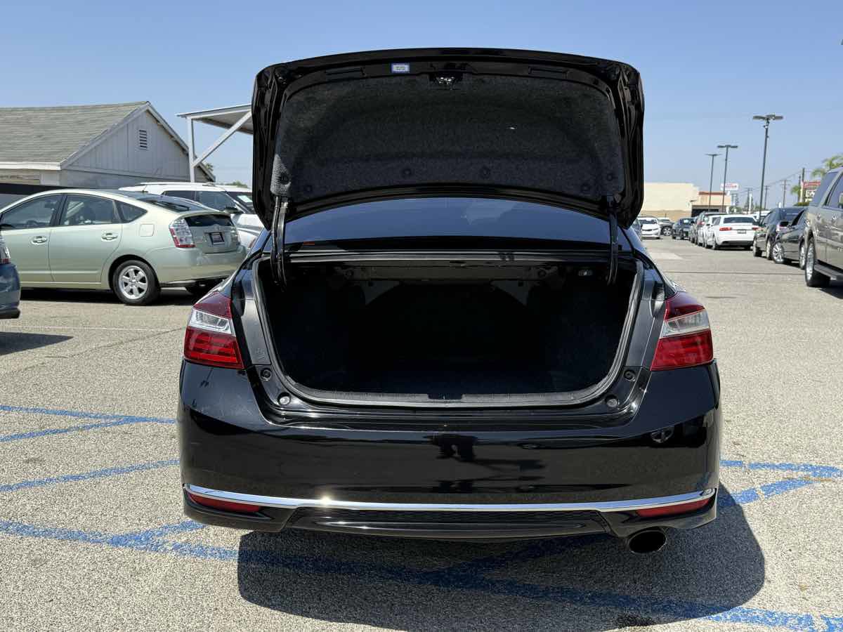 Used 2017 Honda Accord LX image 30