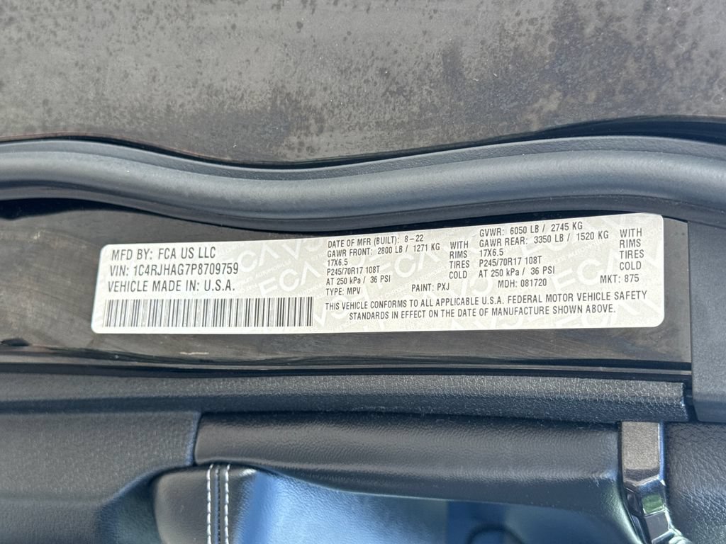 Used 2023 Jeep Grand Cherokee Laredo AWD/4WD image 44