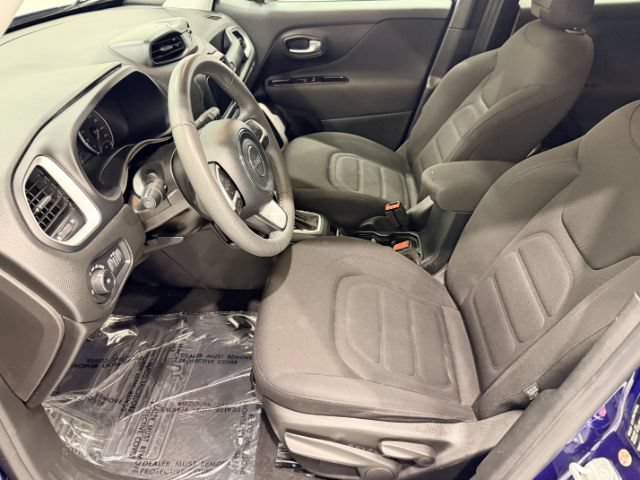 Used 2018 Jeep Renegade Latitude AWD/4WD image 15