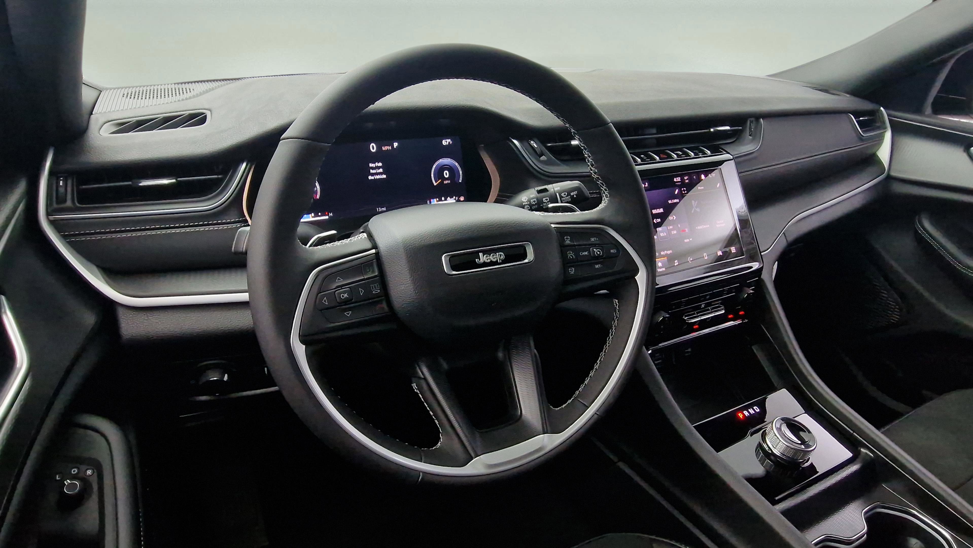 New 2025 Jeep Grand Cherokee Altitude image 13