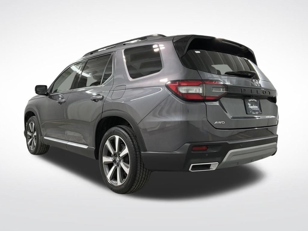 Used 2024 Honda Pilot Touring image 2