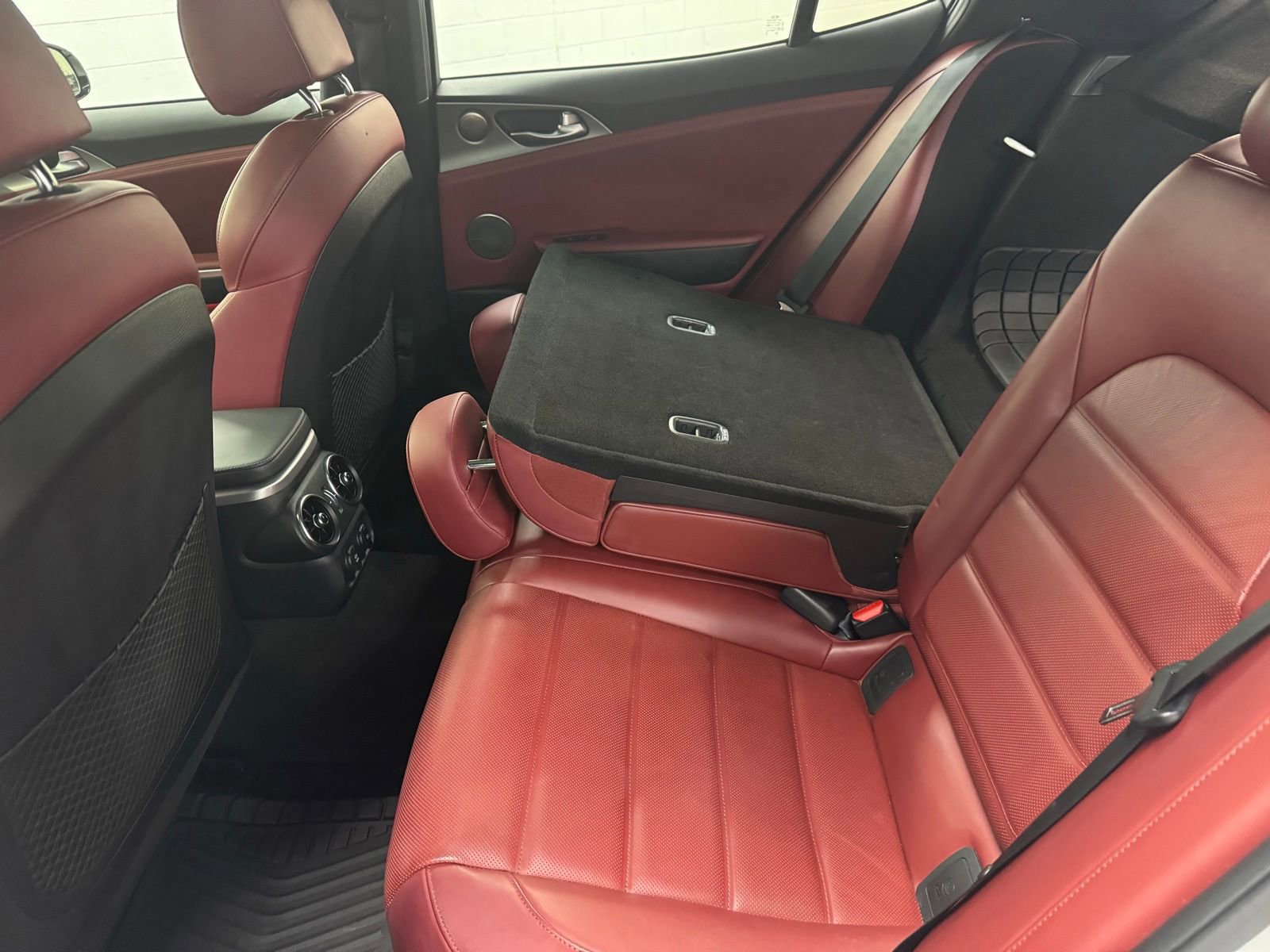 Used 2020 Kia Stinger GT2 image 27