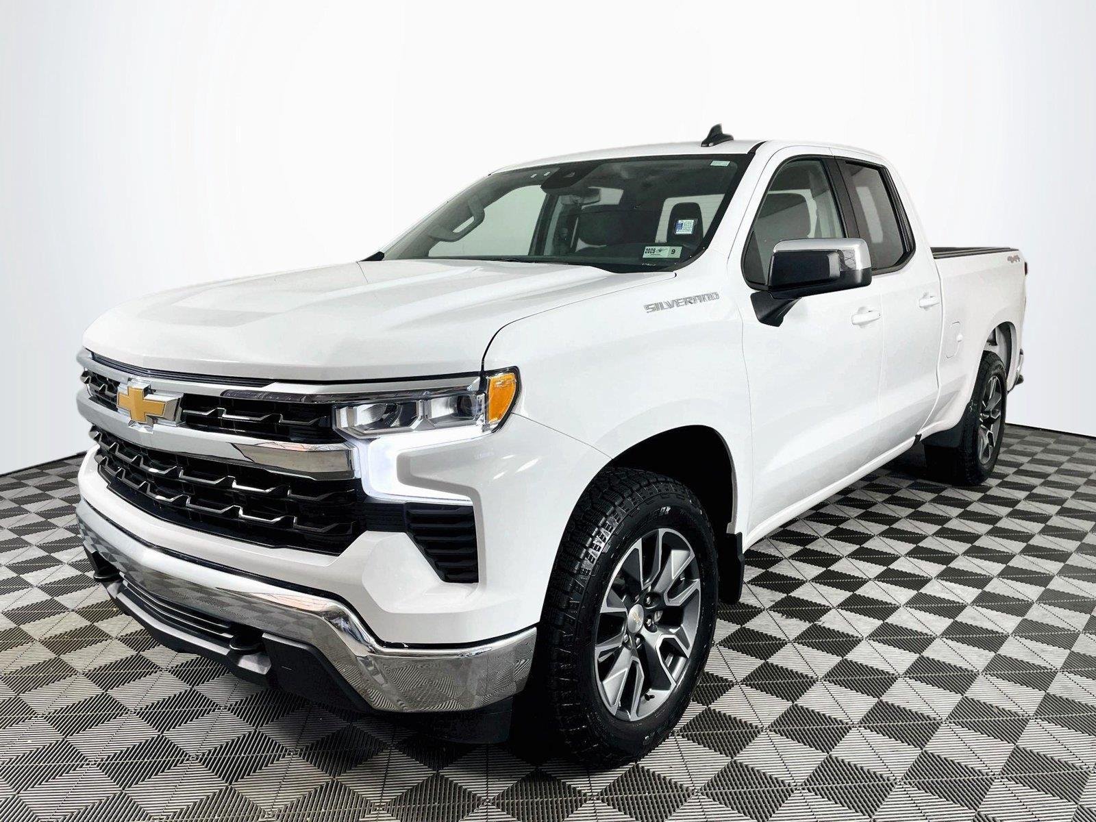 Used 2024 Chevrolet Silverado 1500 LT AWD/4WD image 3