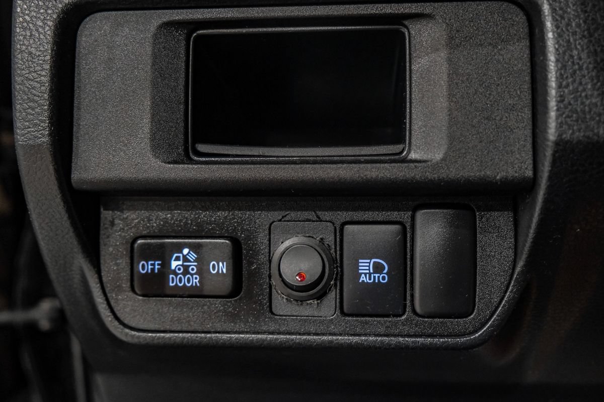 Used 2018 Toyota Tacoma SR w/ SR Convenience Package AWD/4WD image 26