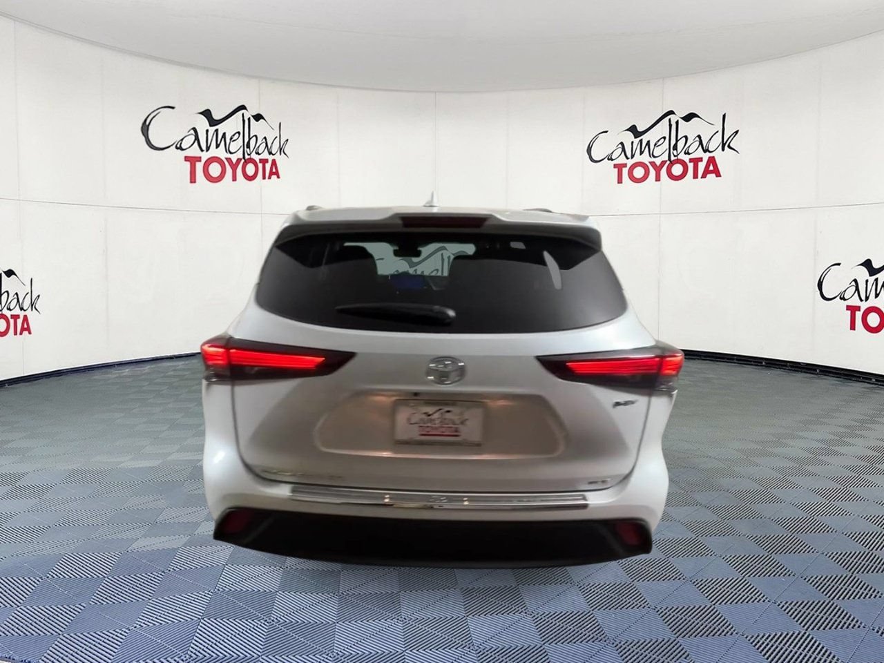 Used 2026 Toyota Highlander XLE AWD/4WD image 9