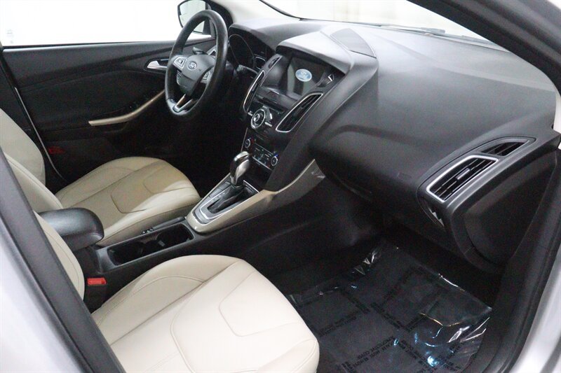 Used 2017 Ford Focus Titanium FWD image 21