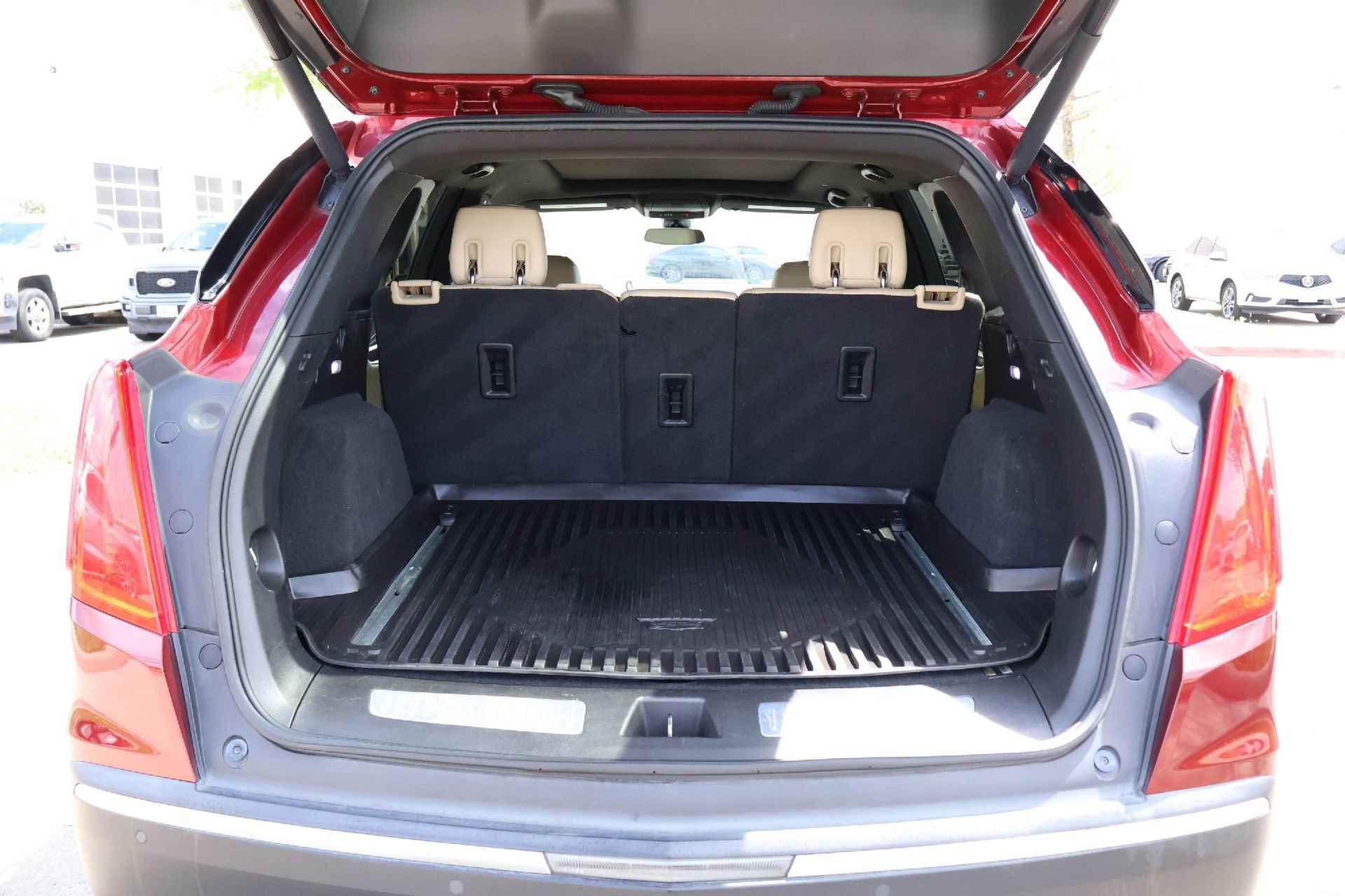 Used 2018 Cadillac XT5 Luxury w/ Driver Awareness Package image 19