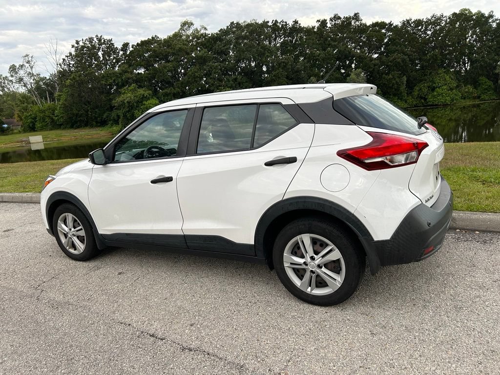 Used 2020 Nissan Kicks S FWD image 4