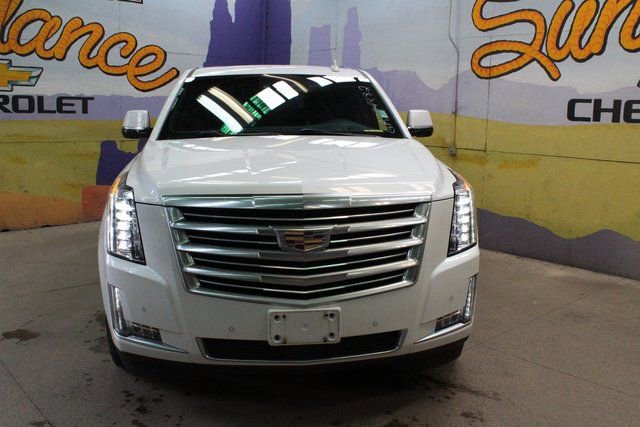 Used 2016 Cadillac Escalade Platinum image 3