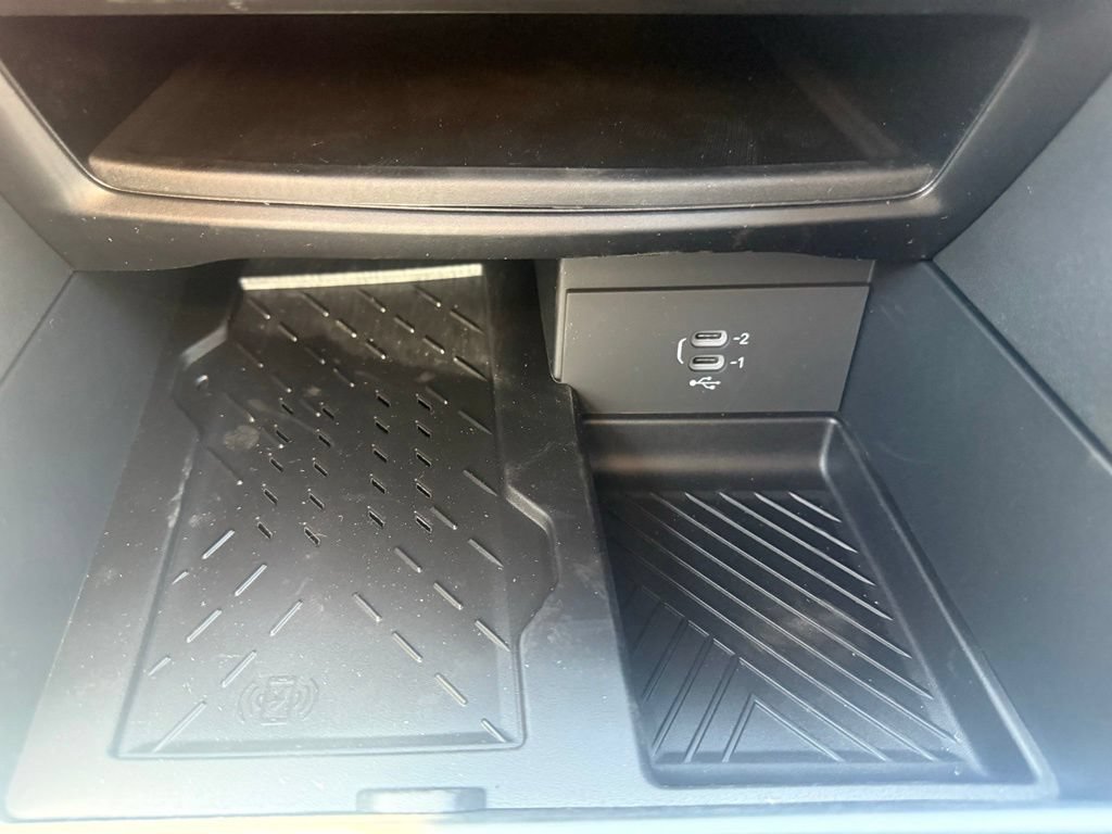 New 2027 Chrysler Pacifica Limited w/ Family Tech Group FWD image 22