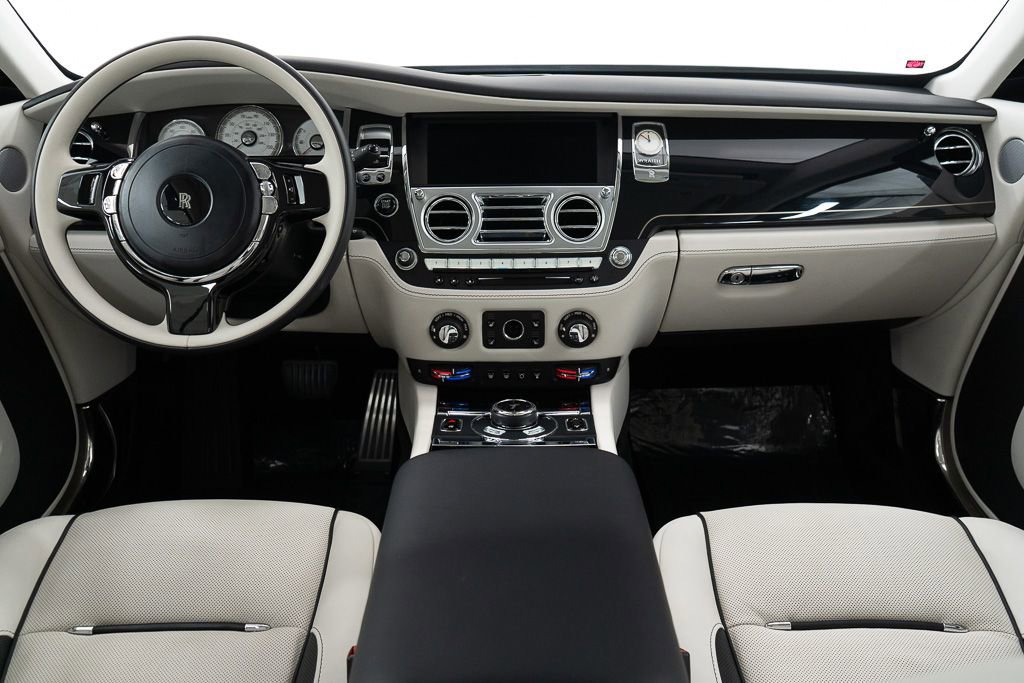 Used 2019 Rolls-Royce Wraith image 24