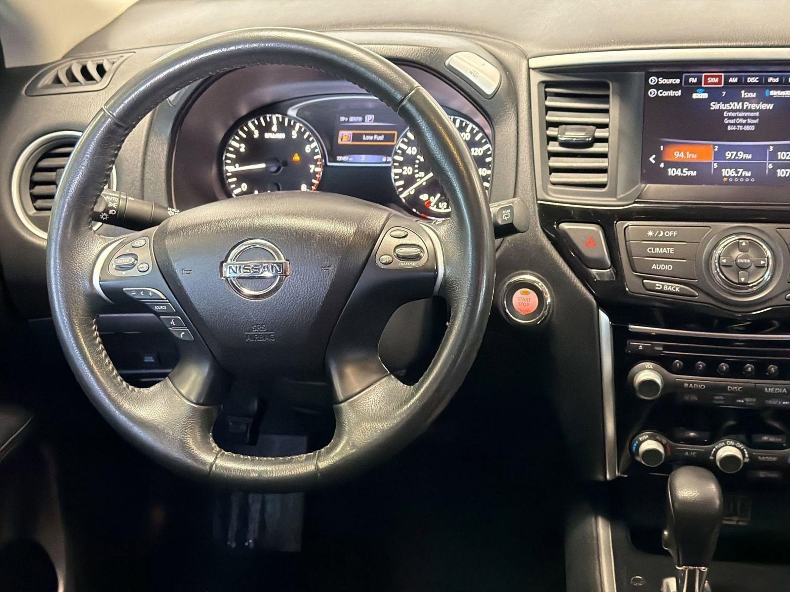 Used 2018 Nissan Pathfinder SV image 24