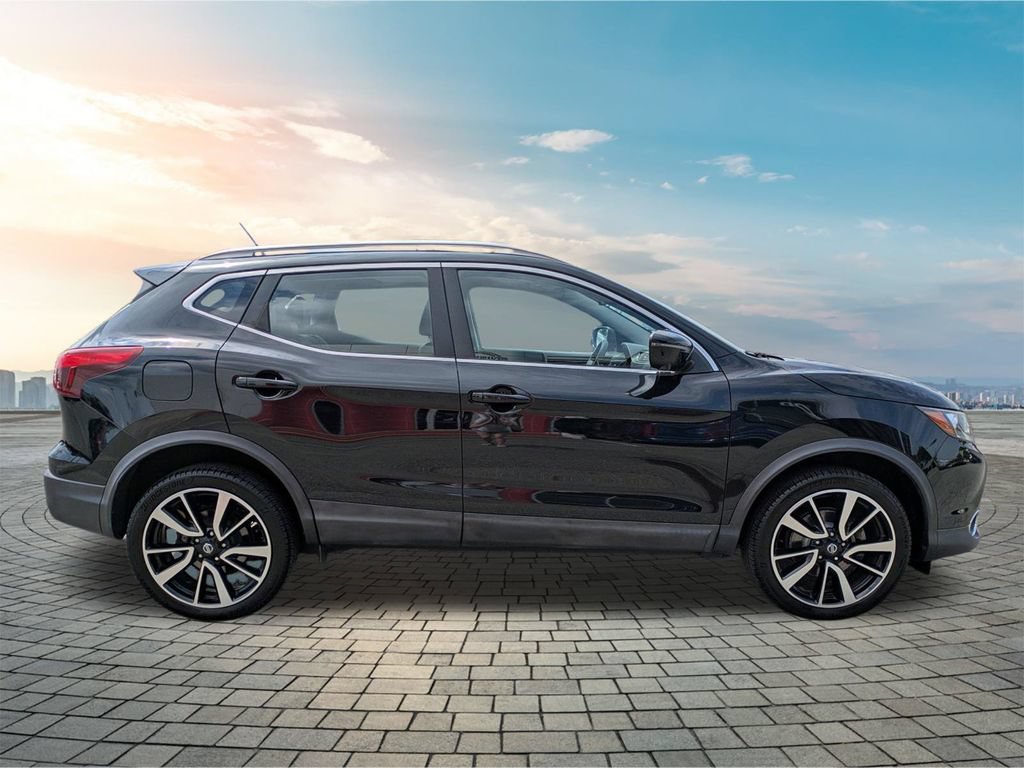 Used 2018 Nissan Rogue Sport SL w/ SL Premium Package FWD image 4