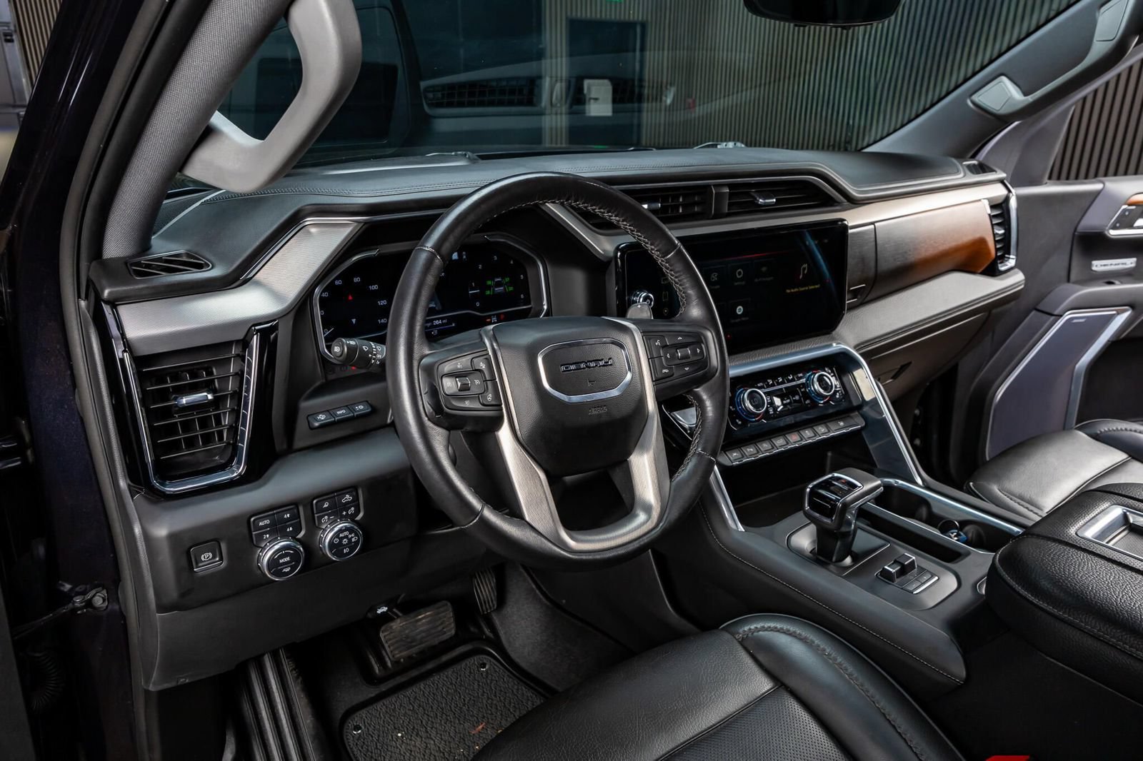 Used 2022 GMC Sierra 1500 Denali w/ Denali Reserve Package AWD/4WD image 16