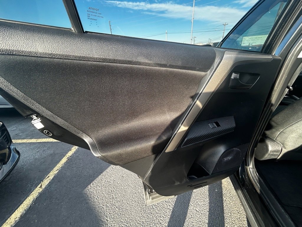 Used 2015 Toyota RAV4 LE image 16