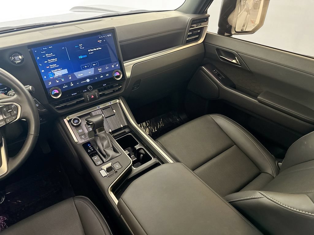 Used 2025 Lexus GX 550 w/ Cold Area Package AWD/4WD image 23