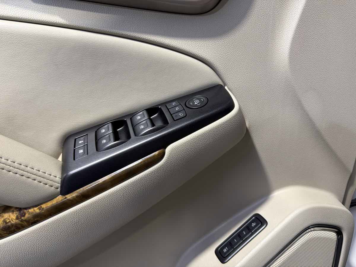 Used 2016 GMC Yukon XL Denali w/ Open Road Package RWD image 17