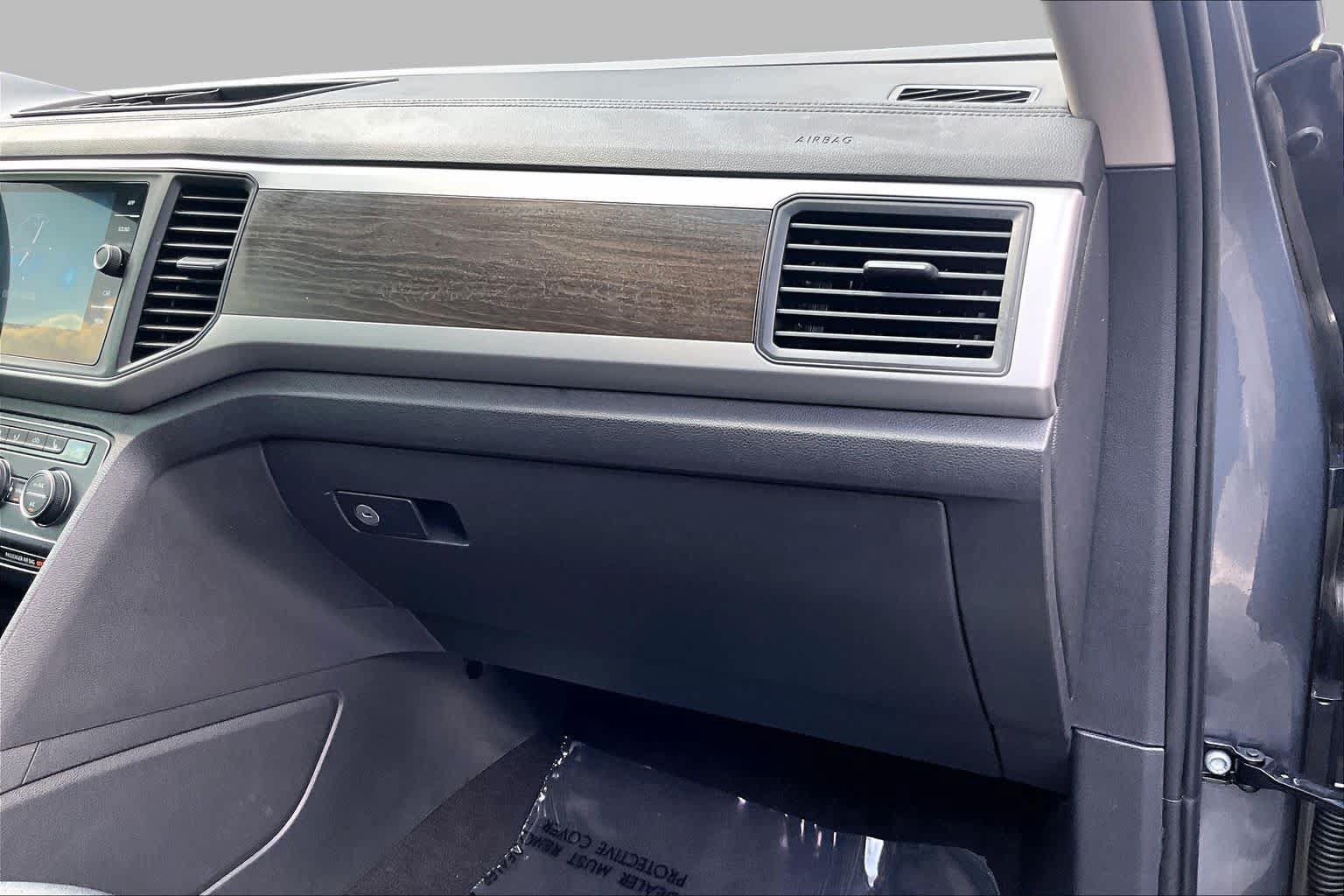 Used 2021 Volkswagen Atlas SE w/ Panoramic Sunroof Package FWD image 17
