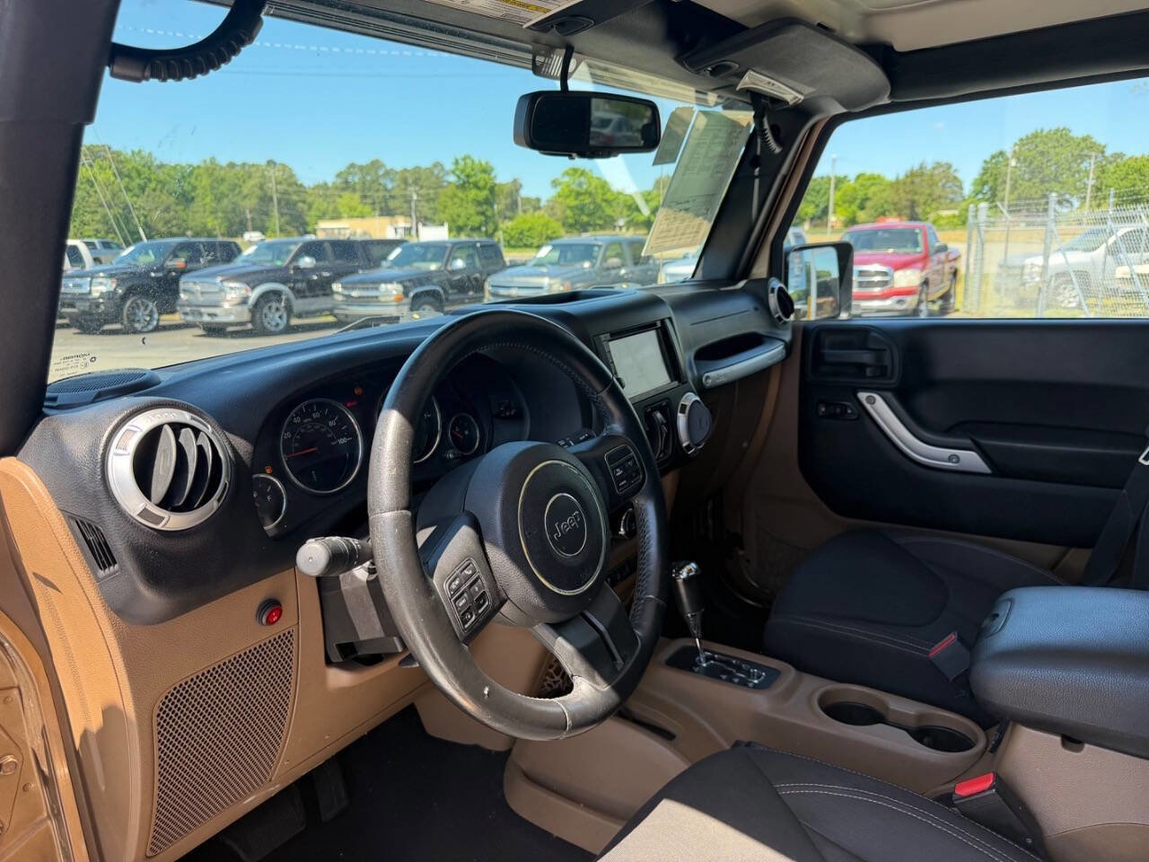 Used 2015 Jeep Wrangler Unlimited Sahara w/ Connectivity Group AWD/4WD image 10
