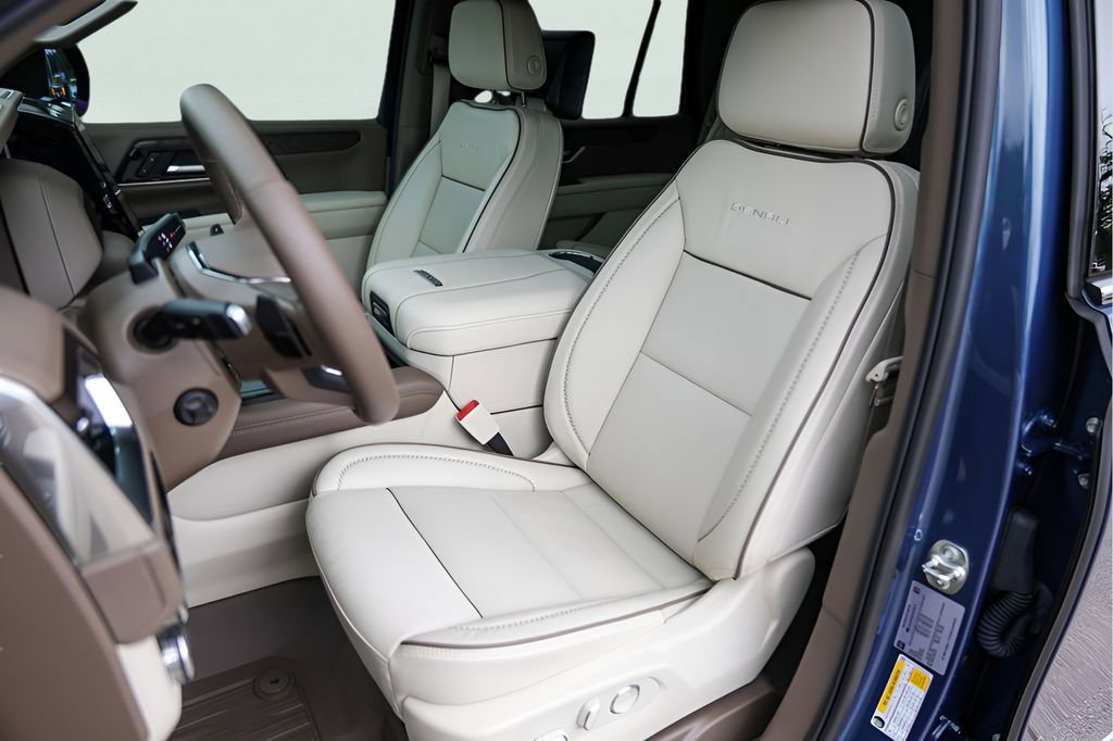 Used 2026 GMC Yukon Denali w/ Denali Reserve Package image 10