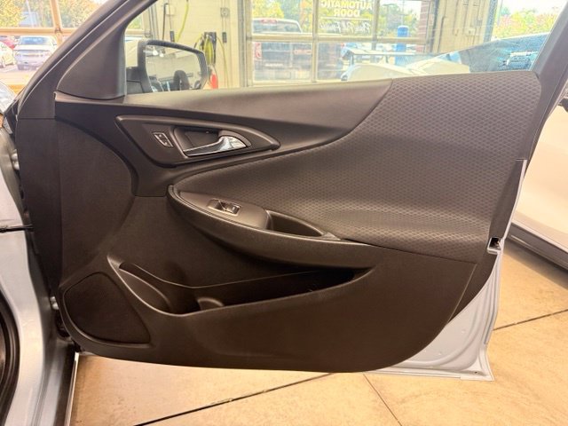 Used 2017 Chevrolet Malibu LT FWD image 26