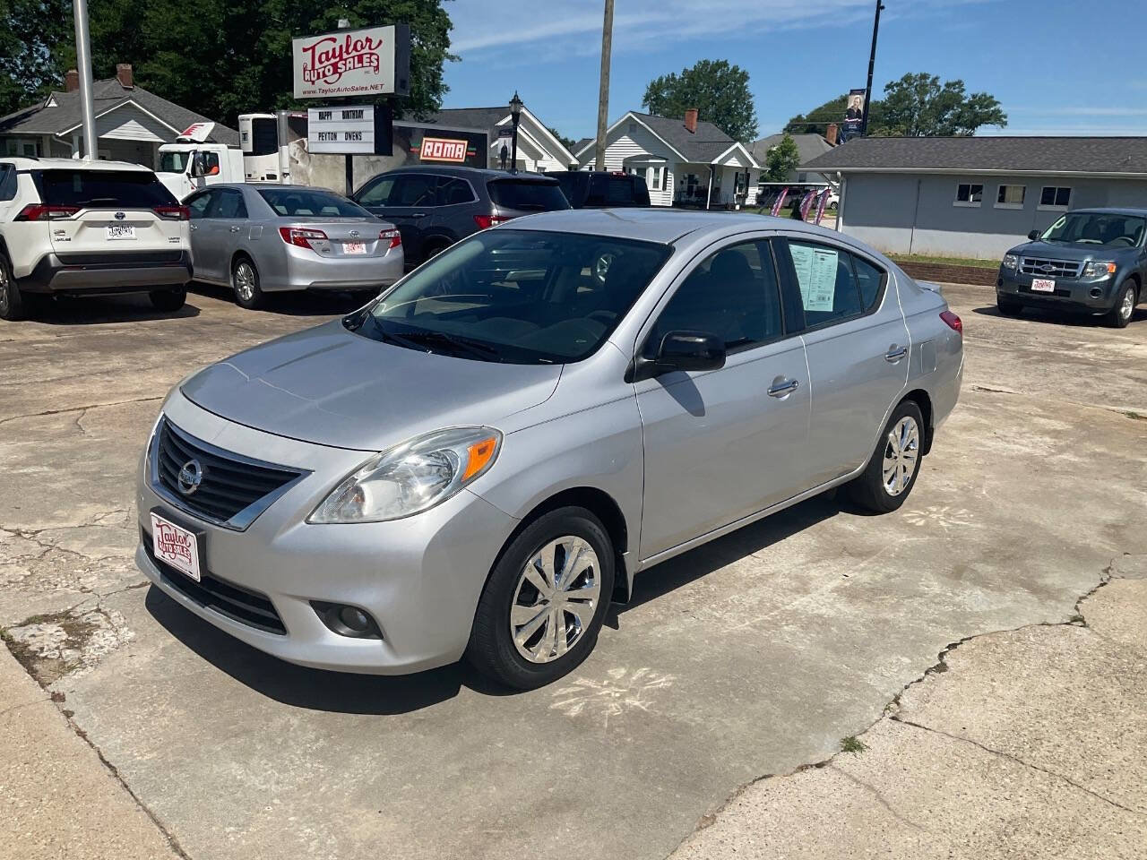 Used 2014 Nissan Versa SV FWD image 6