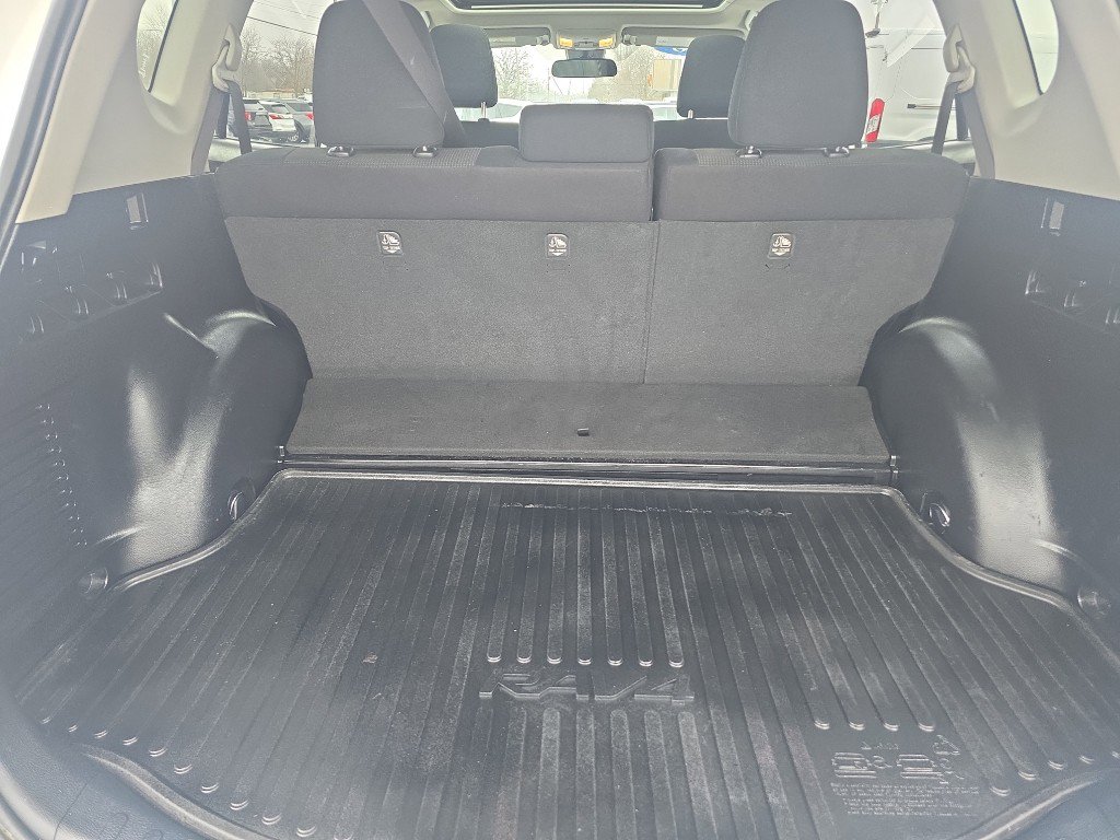 Used 2018 Toyota RAV4 XLE image 10