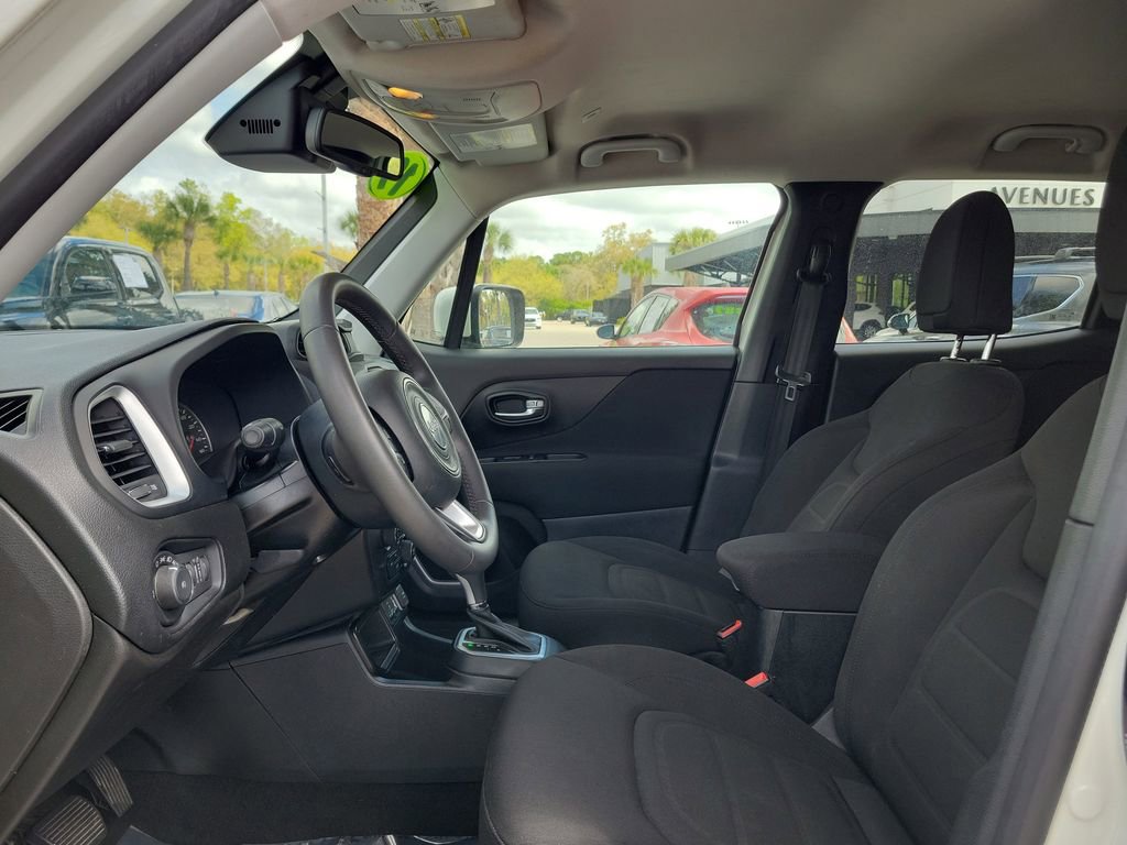 Used 2019 Jeep Renegade Latitude w/ Popular Equipment Group FWD image 3