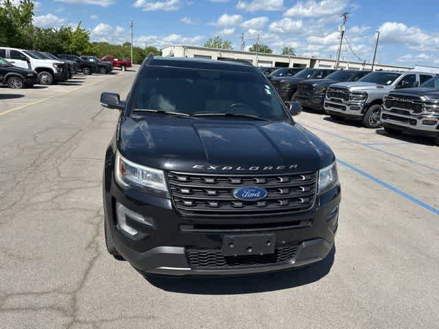 Used 2017 Ford Explorer XLT w/ Equipment Group 202A AWD/4WD image 30