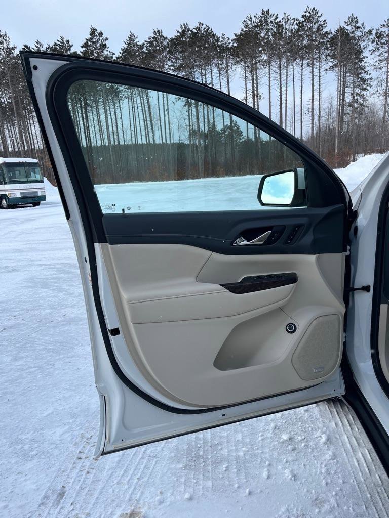 Used 2021 GMC Acadia Denali w/ Denali Ultimate Package image 12