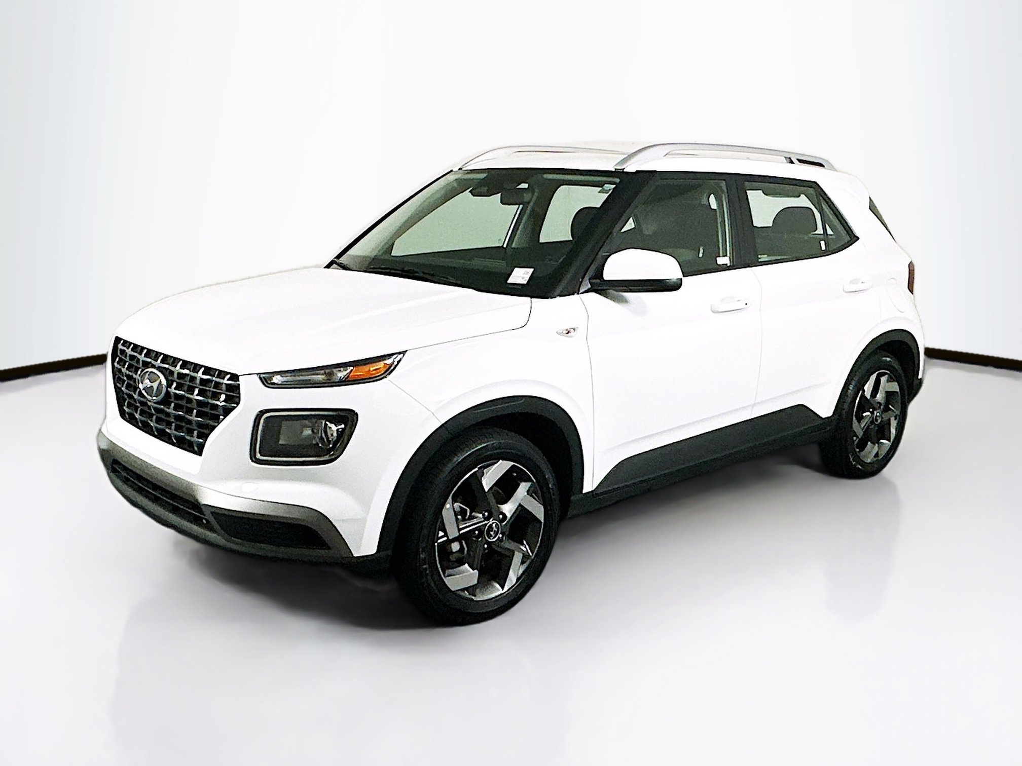 Used 2025 Hyundai Venue SEL FWD image 3