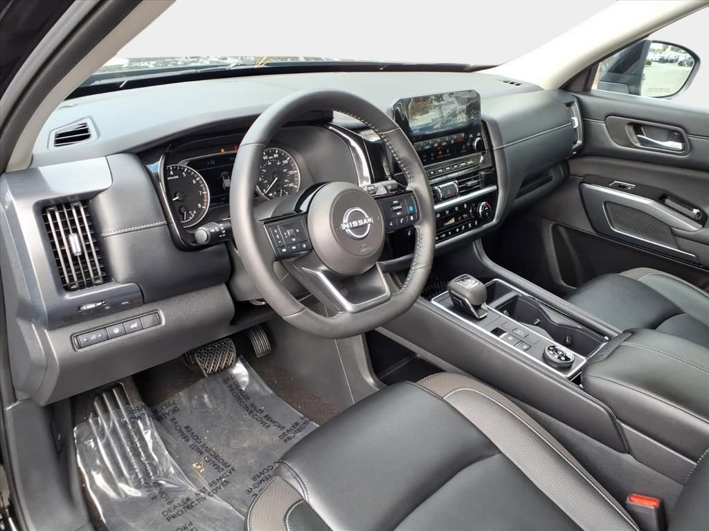 Used 2024 Nissan Pathfinder SL image 9