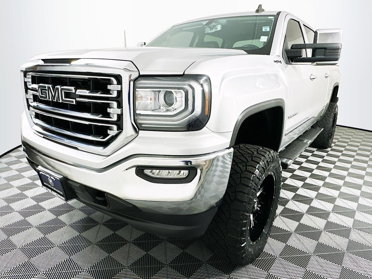 Used 2018 GMC Sierra 1500 SLT w/ SLT Premium Package AWD/4WD image 5