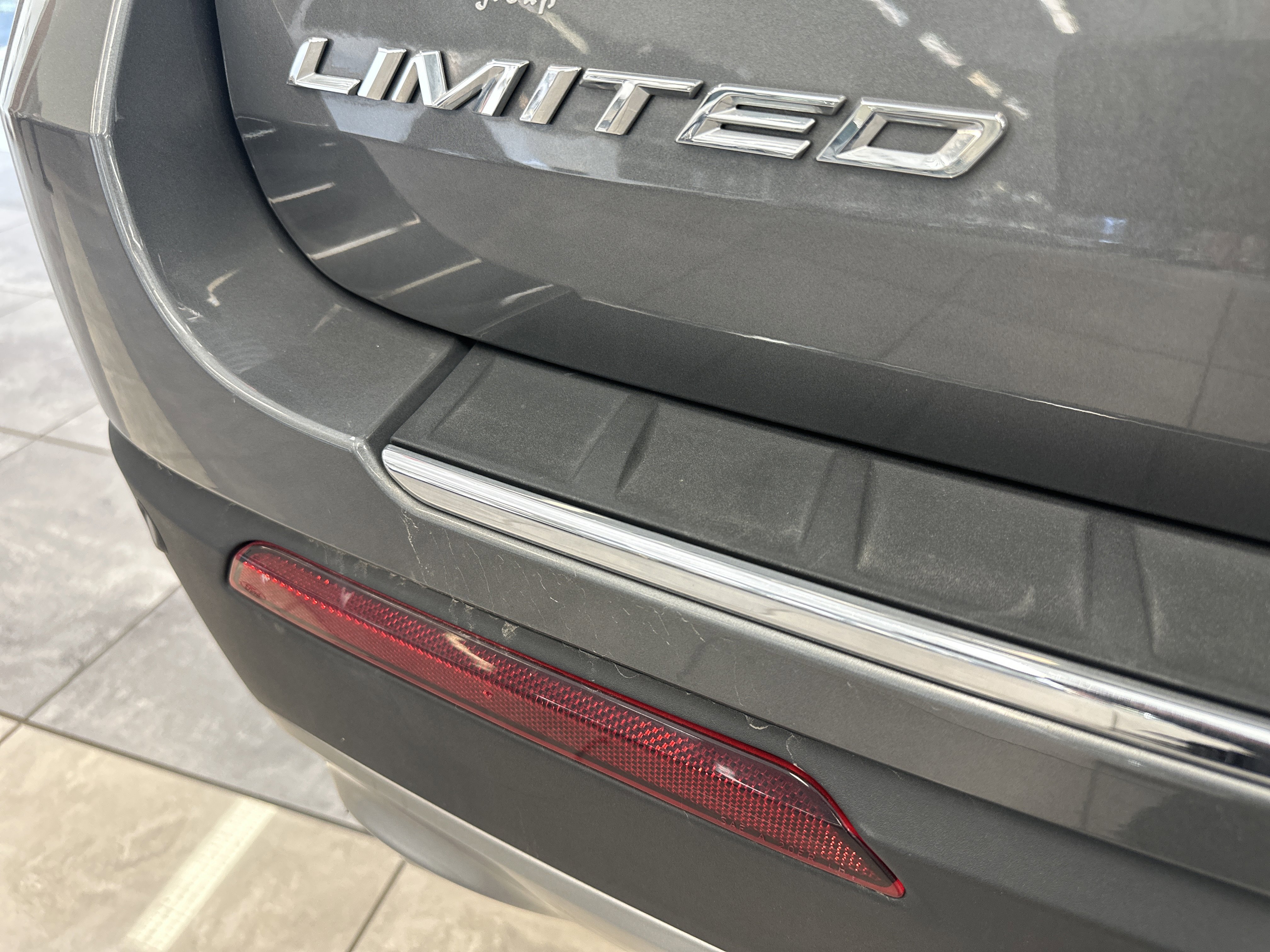 Used 2024 Ford Explorer Limited image 7