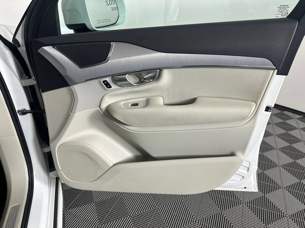 Used 2021 Volvo XC90 T5 Momentum w/ Climate Package FWD image 14