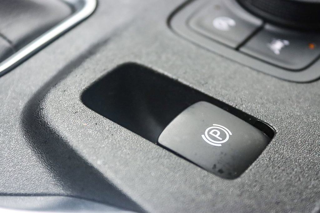 Used 2022 Chevrolet Traverse LT image 36