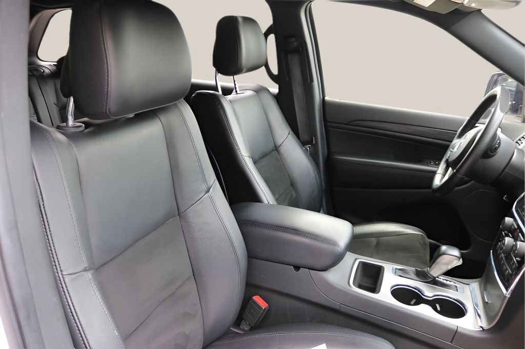 Used 2022 Jeep Grand Cherokee Laredo X RWD image 24