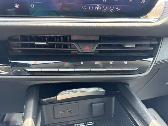Used 2023 Buick Envision Preferred FWD image 18