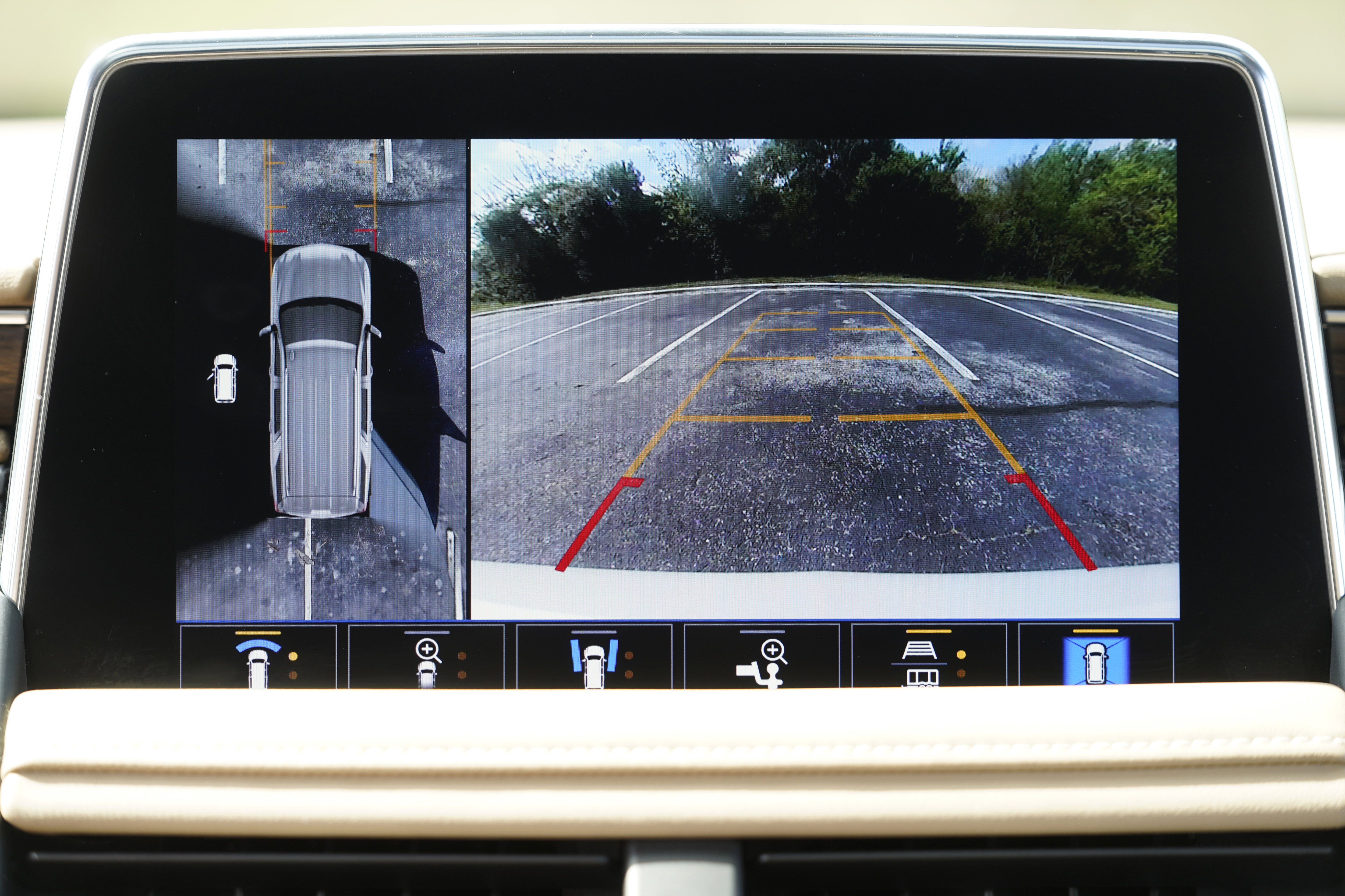 Used 2021 Chevrolet Suburban Premier w/ Premium Package RWD image 18